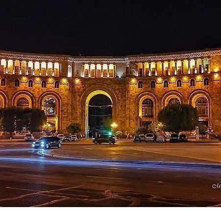 Studio Apartment Near Republic Square Ереван Екстериор снимка